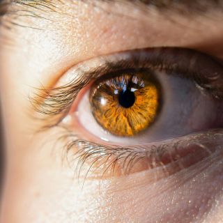 Dona luminosità allo sguardo